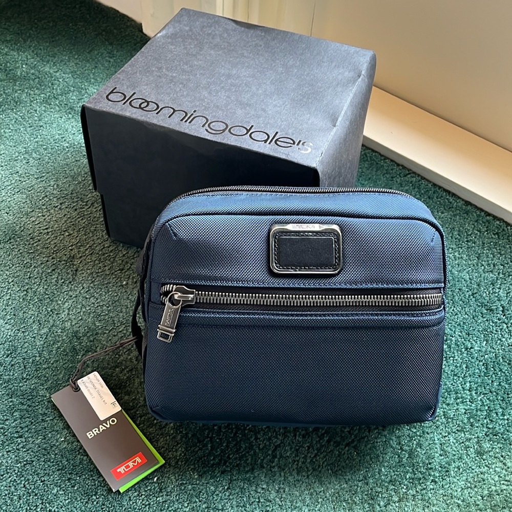 TUMI Response travel kit